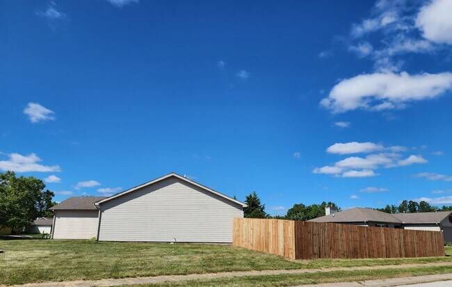 Building Photo - Newly Renovated! 3 Bedroom, 2 Bath, 2 Car ...