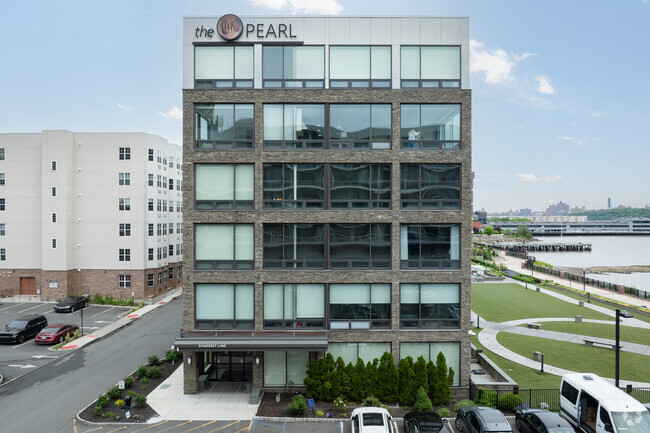 Building Photo - The Pearl