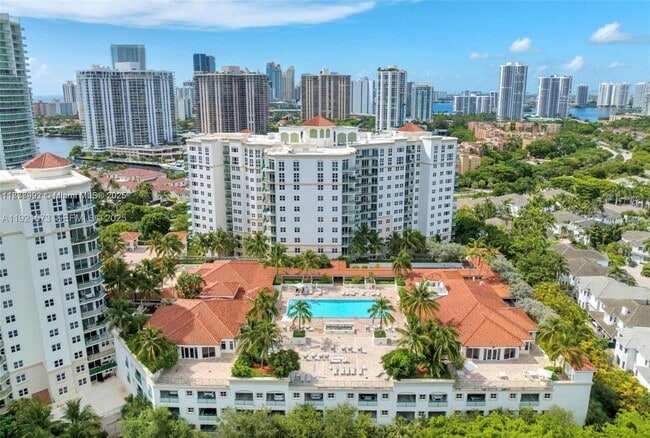 Building Photo - 20000 E Country Club Dr