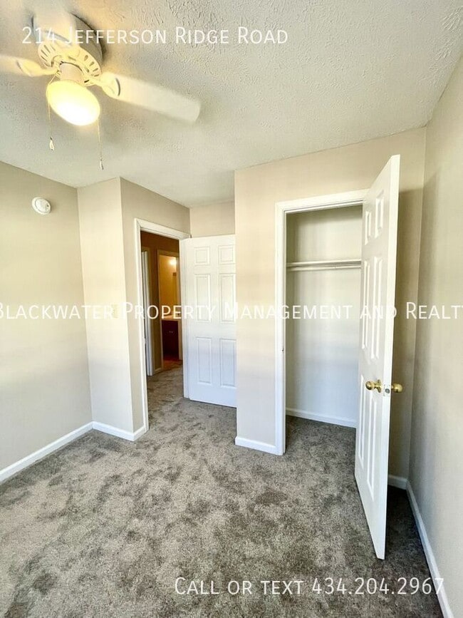 Building Photo - 214 Jefferson Ridge Rd