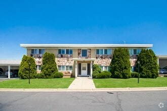 Building Photo - Cozy 2 Bed, 1 Bath Pet-Friendly Home with ...