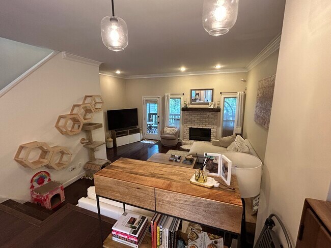 Building Photo - 1467 Monroe Dr NE