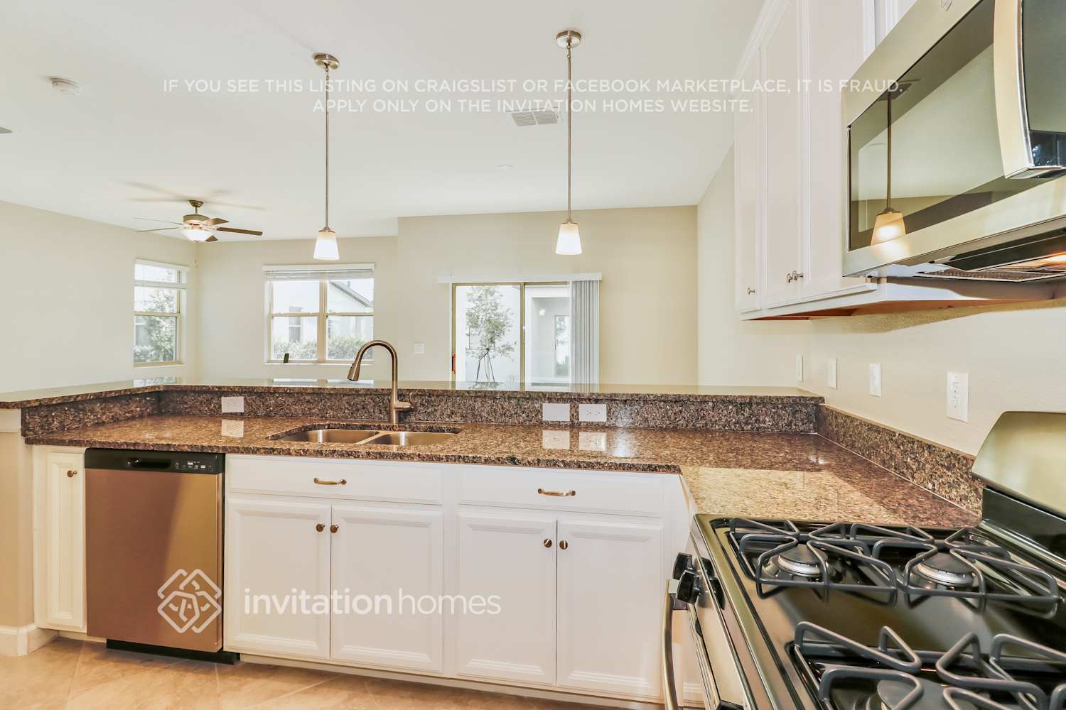 Building Photo - 2865 Coach Manors Way