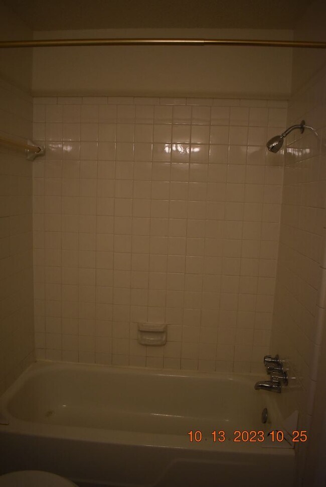 Building Photo - **MOVE IN INCENTIVE** Spacious 3 bedroom Condo