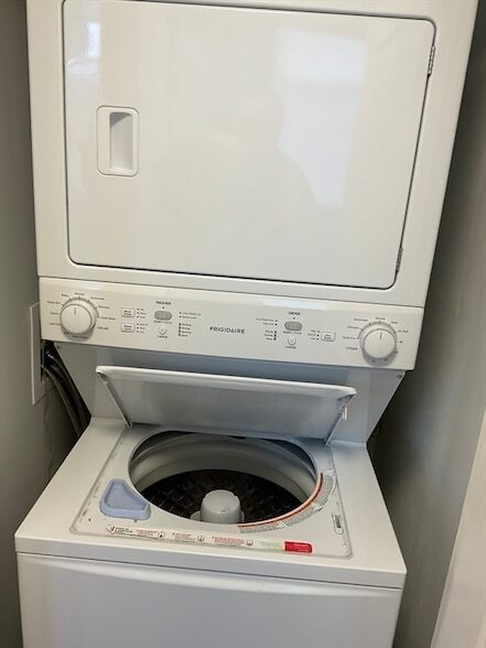 Building Photo - 52 Sanborn St