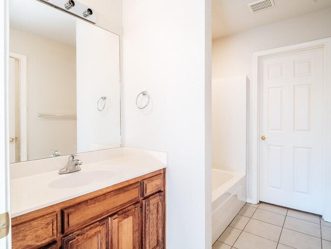 Building Photo - 3007 SW Amberwood Ave