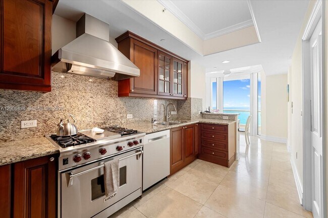 Building Photo - 17875 Collins Ave