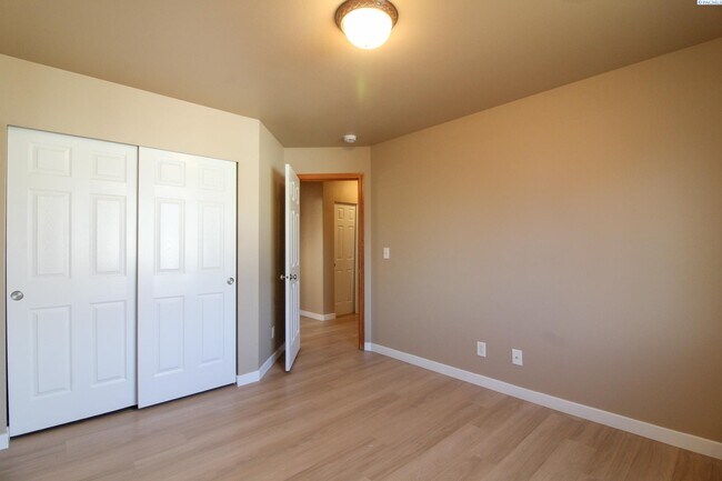 Building Photo - 4 Bed/2.5 Bath House in Richland