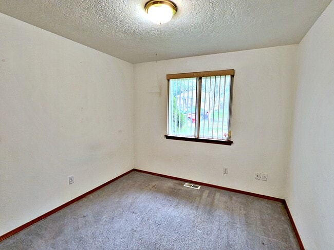 Building Photo - 9834 SE Clinton St