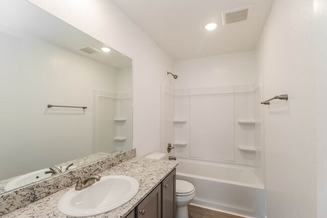 Building Photo - 5711 Daphne Dr