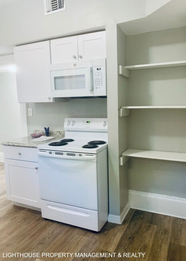 Building Photo - Bright & Delightful 2 Bed/1 Bath Townhome!