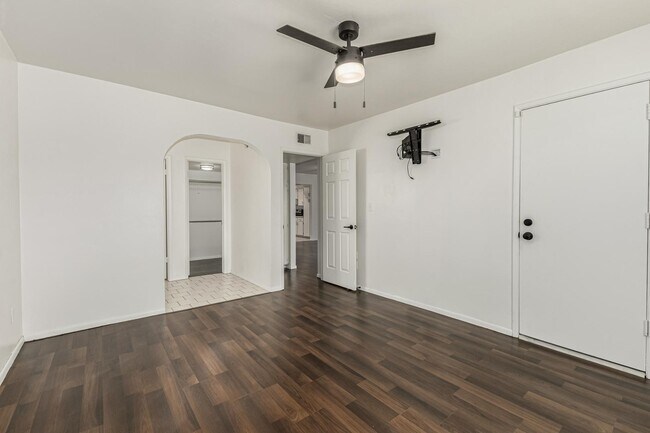 Building Photo - 10828 N Biltmore Dr