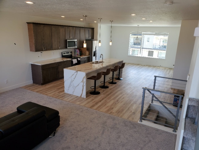 Building Photo - 568 Lewski Ln