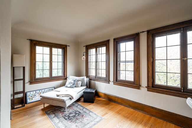 Building Photo - 522 N 65th St