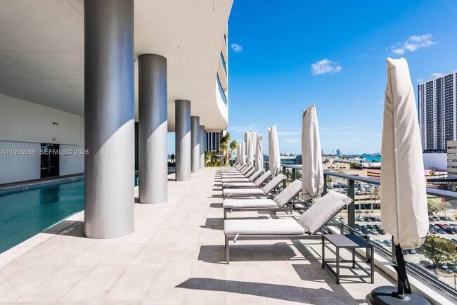 Building Photo - 1600 NE 1st Ave