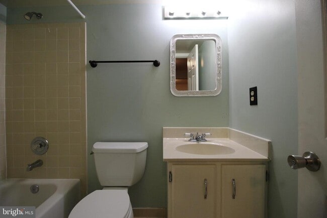 Building Photo - 192 Sulgrave Ct