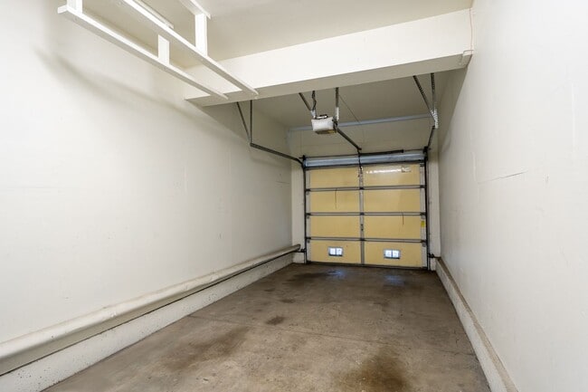 Building Photo - 16510 Stonehaven Ct