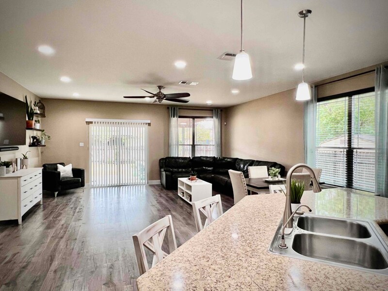 Building Photo - 1910 Ashberry Trail