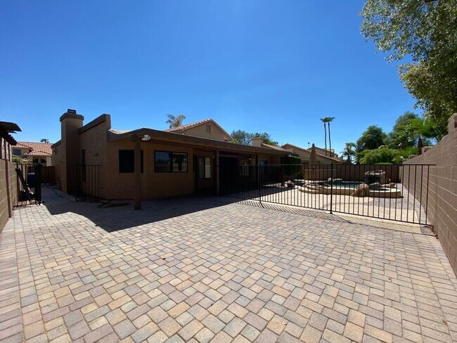 Building Photo - Very nice single level home
