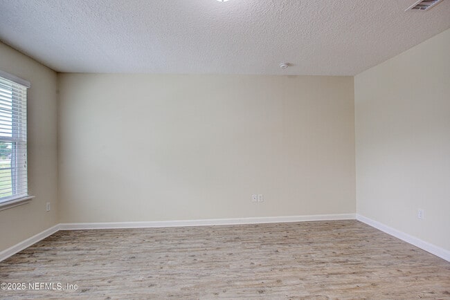 Building Photo - 417 Oasis Ln