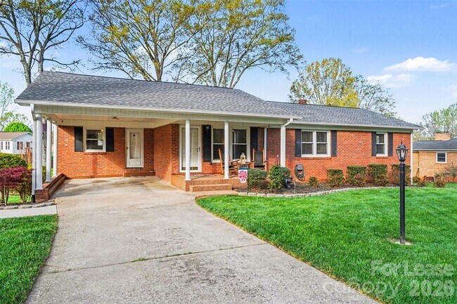 Building Photo - 113 Suncrest Rd