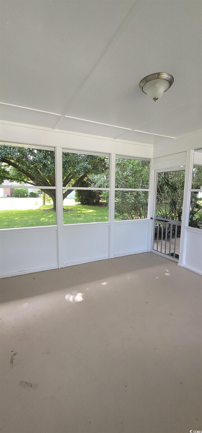 Building Photo - 609 Hibiscus Ave