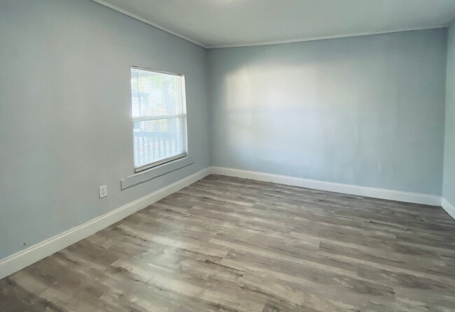 Building Photo - Limited Time Rent Special!!! 2 Bedroom 2 B...