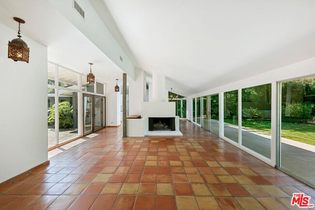 Building Photo - 6328 Frondosa Dr