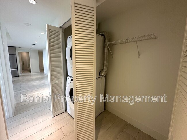 Building Photo - 2000 Metropica Wy