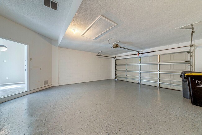 Building Photo - 745 Jaybee Ave