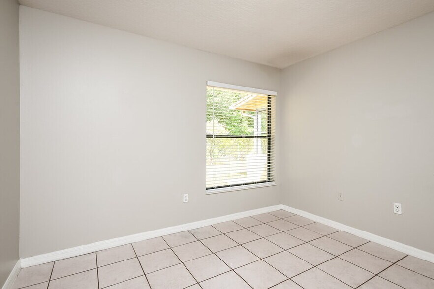 Building Photo - 805 Mountbatten Ln