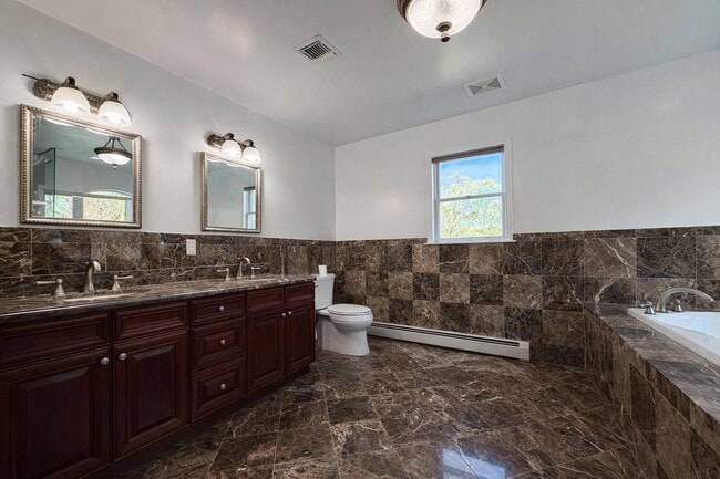 Building Photo - Stunning house for rent!!! With a pool!