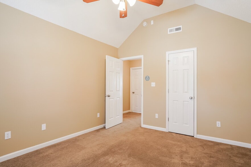 Building Photo - 2517 Dandridge Dr
