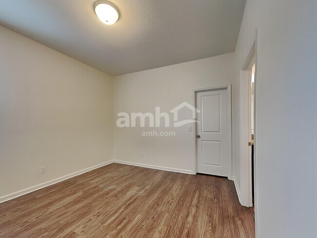 Building Photo - 4878 St James Ln