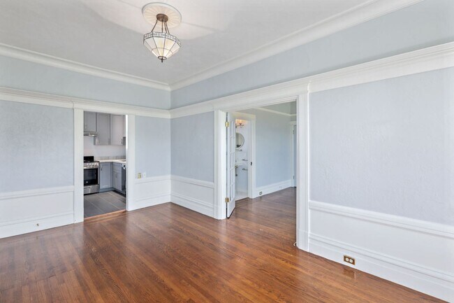 Building Photo - Lower Haight: Remodeled Top Floor 1 Bed 1 Bath near Duboce Park
