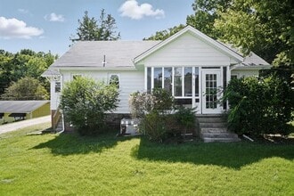 Building Photo - Four Bedroom Home!