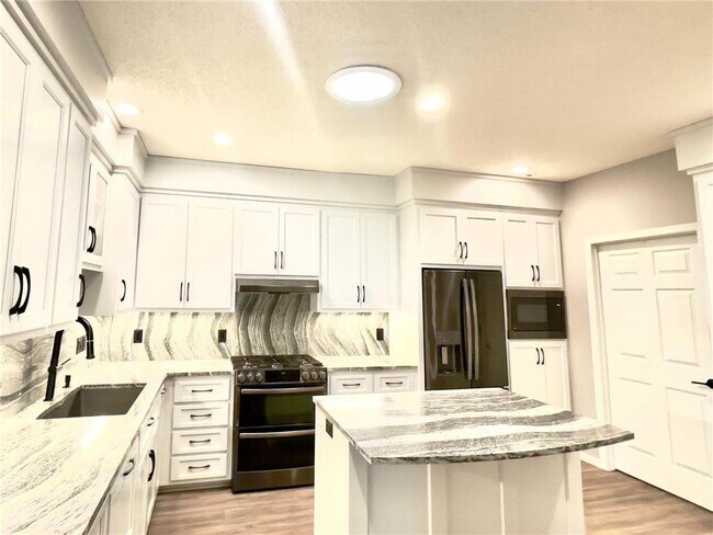 Building Photo - 12022 Vermillion St NE