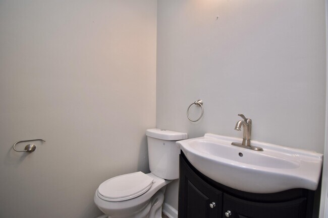 Building Photo - 9571 Beech Dr