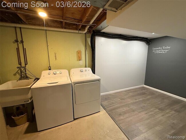 Building Photo - 44585 N Bunker Hill Dr