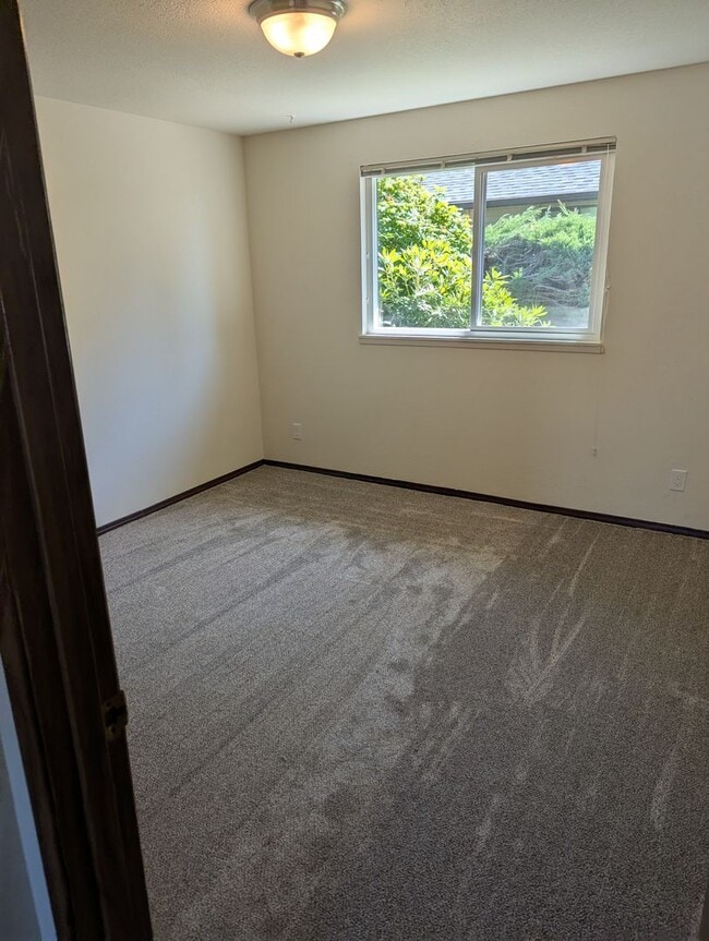 Building Photo - Albany Duplex