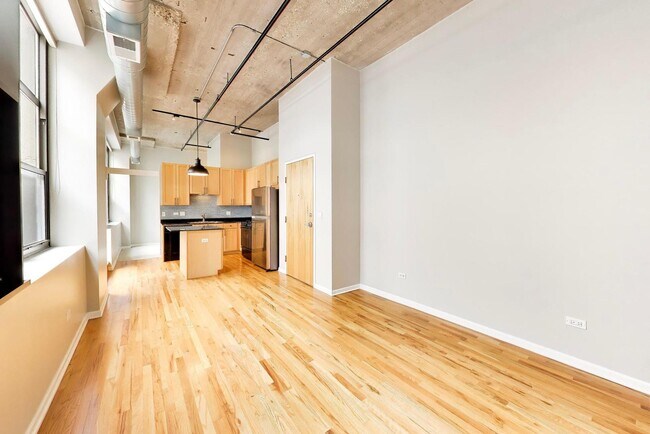 Building Photo - 758 N Larrabee St