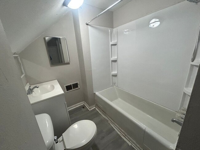 Building Photo - 417 Utah St