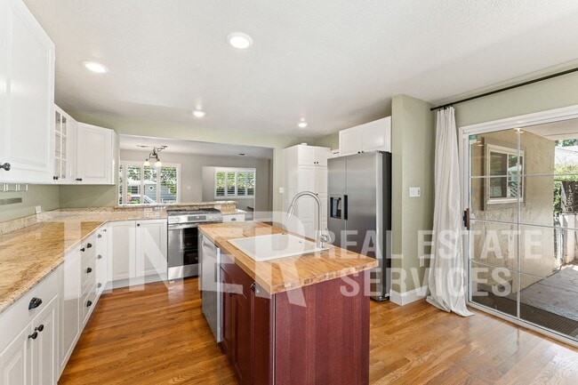 Building Photo - 705 Orange Grove Way