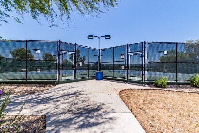 Building Photo - 983 E Palomino Way
