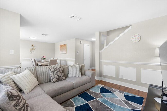 Building Photo - 1011 Grassy View Dr