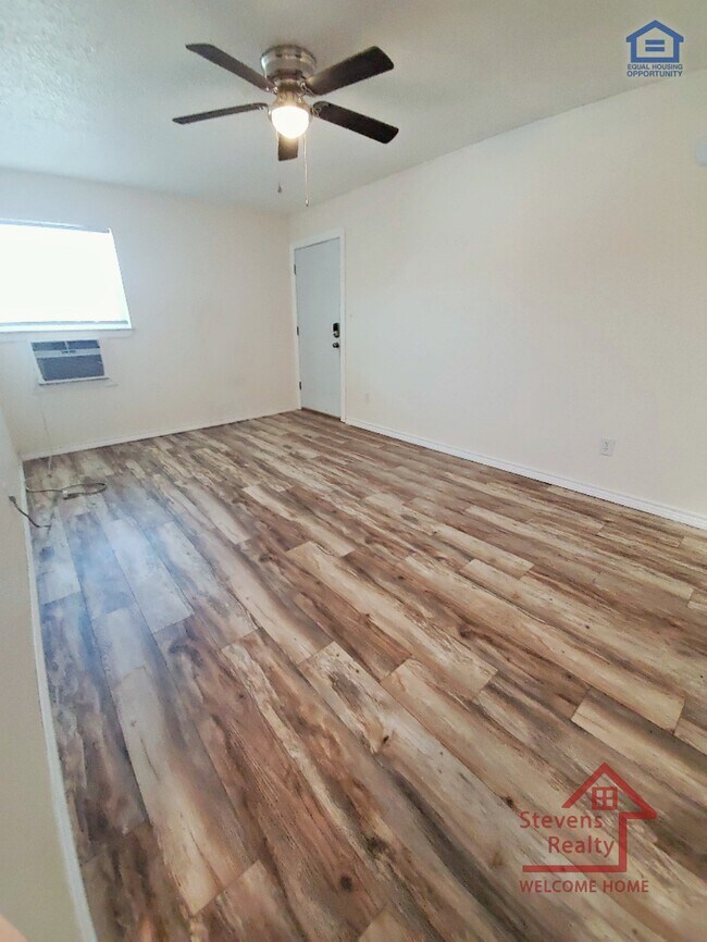 Building Photo - 2110 NW Lindy Ave