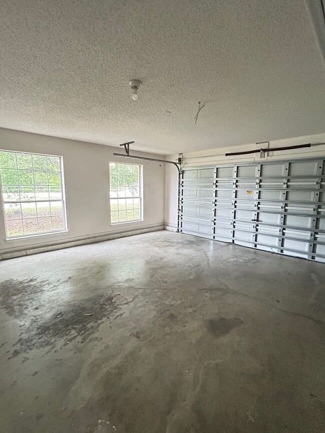 Building Photo - BEAUTIFUL BRICK 4 BEDROOM 2 BATH HOME AVAILABLE NOW CONTACT KAREN GUARDINO, REALTOR 386-747-9295