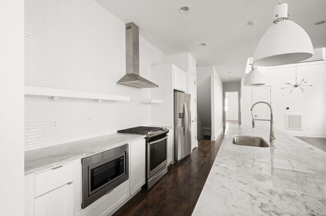 Building Photo - Modern 3BR/3.5BA home in Sylvan Summit, ju...