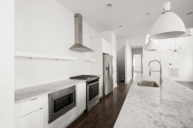 Building Photo - Modern 3BR/3.5BA home in Sylvan Summit, just minutes from downtown!