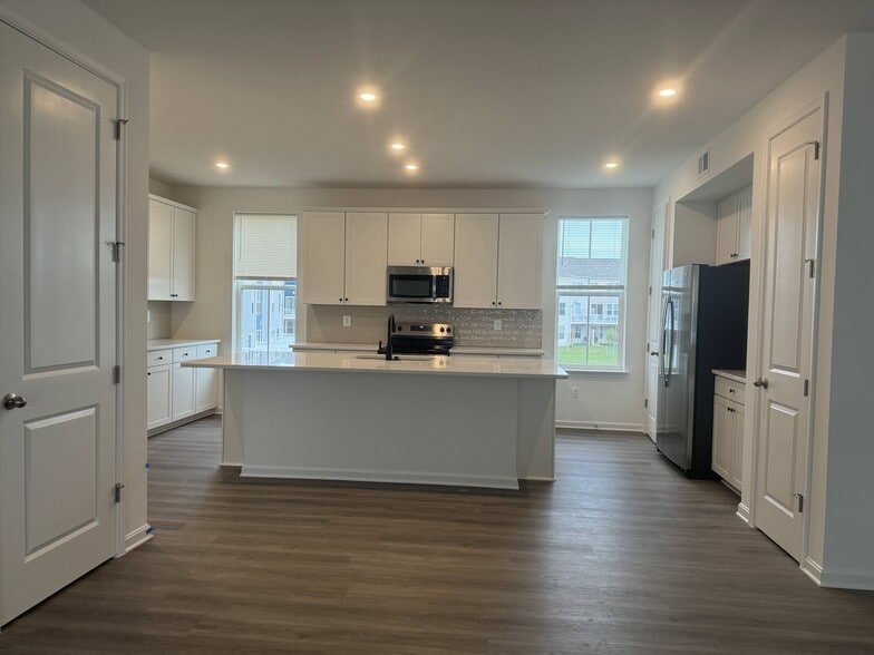 kitchen - 509 Rosemary Cir